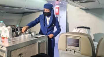 تصريحات صادمة من مضيفة طيران سعودية تكشف حقائق مثيرة حول أحوال رحلات الخطوط الجوية السعودية!!