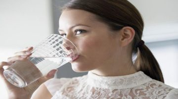 هل شرب 8 أكواب من الماء لصحة أفضل.. خرافة أم حقيقة؟ اليك الاجابة الصادمة
